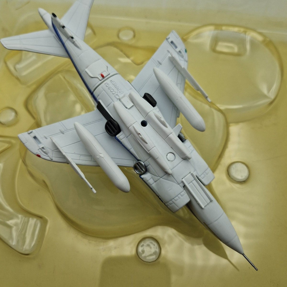 Corgi Aviation Archive 1:72 Hawker Siddeley AV - 8C Harrier, NASA Ames Research Centre, USA AA32408 - Corgi
