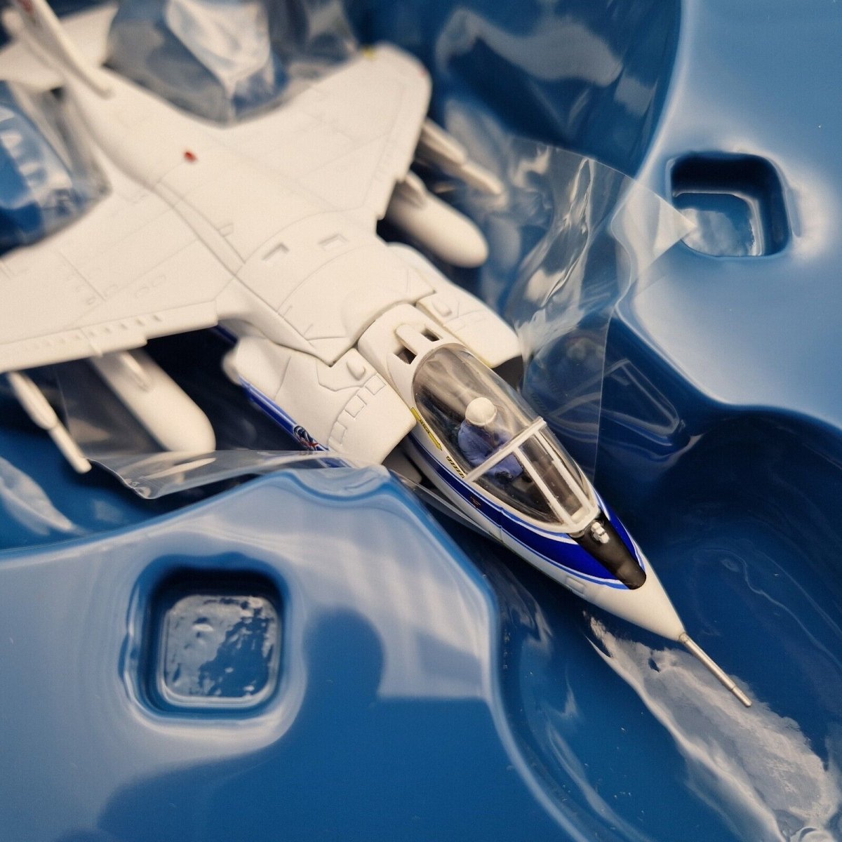 Corgi Aviation Archive 1:72 Hawker Siddeley AV - 8C Harrier, NASA Ames Research Centre, USA AA32408 - Corgi