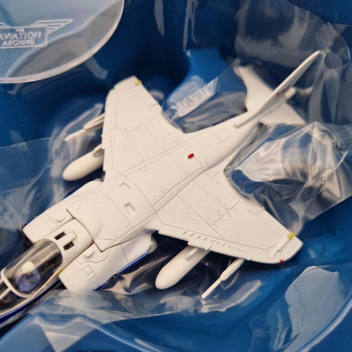 Corgi Aviation Archive 1:72 Hawker Siddeley AV - 8C Harrier, NASA Ames Research Centre, USA AA32408 - Corgi