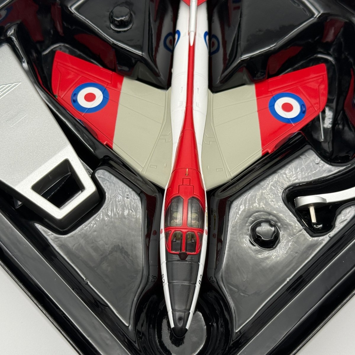 Corgi AA32715 1:72 Hawker Hunter T.Mk 7 RAF No.4 FTS XL591 Valley 1975 - Corgi