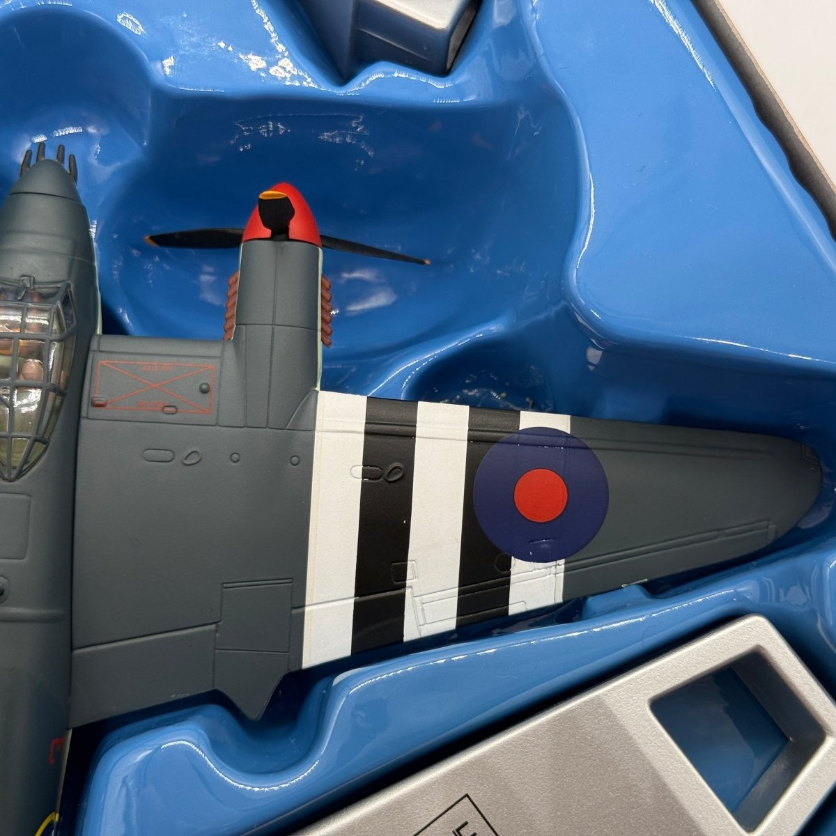 Corgi AA32809 1:72 de Havilland Mosquito FB.VI RAF No.235 Sqn HR118 3-W D-Day Invasion Stripes June 1944 - Corgi