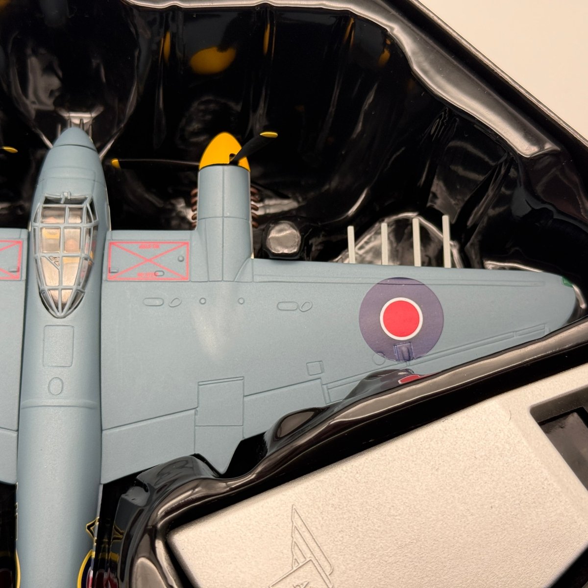 Corgi AA32818 1:72 de Havilland Mosquito FB.Mk VI RAF No.143 Sqn Banff 1945 - Corgi