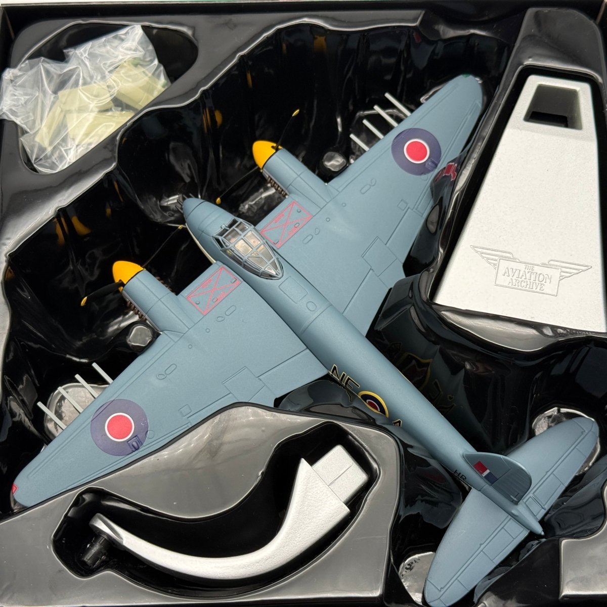 Corgi AA32818 1:72 de Havilland Mosquito FB.Mk VI RAF No.143 Sqn Banff 1945 - Corgi