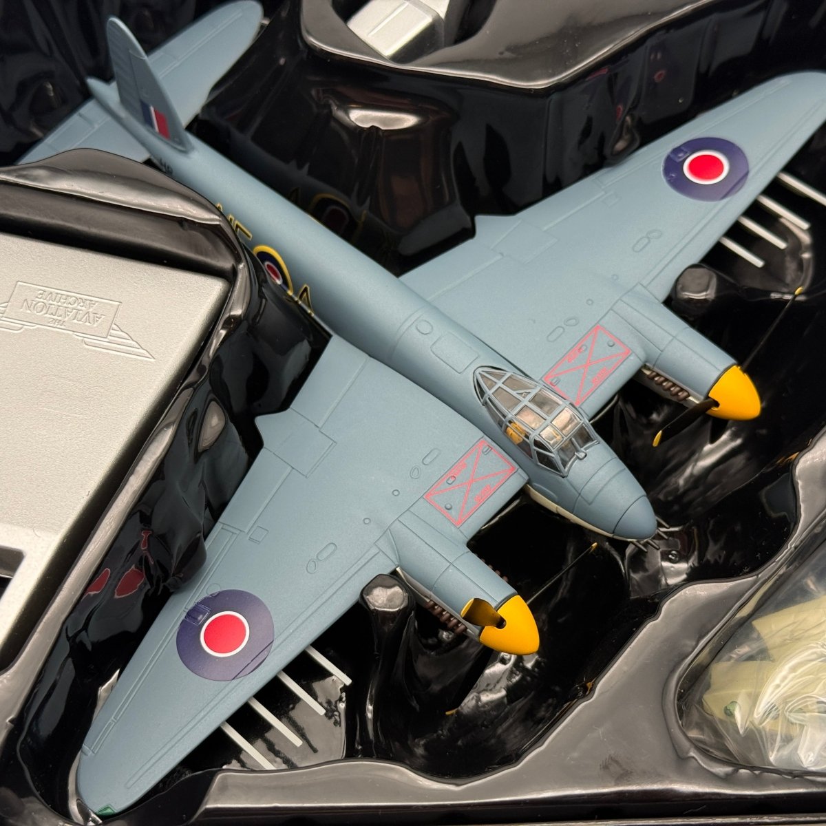 Corgi AA32818 1:72 de Havilland Mosquito FB.Mk VI RAF No.143 Sqn Banff 1945 - Corgi
