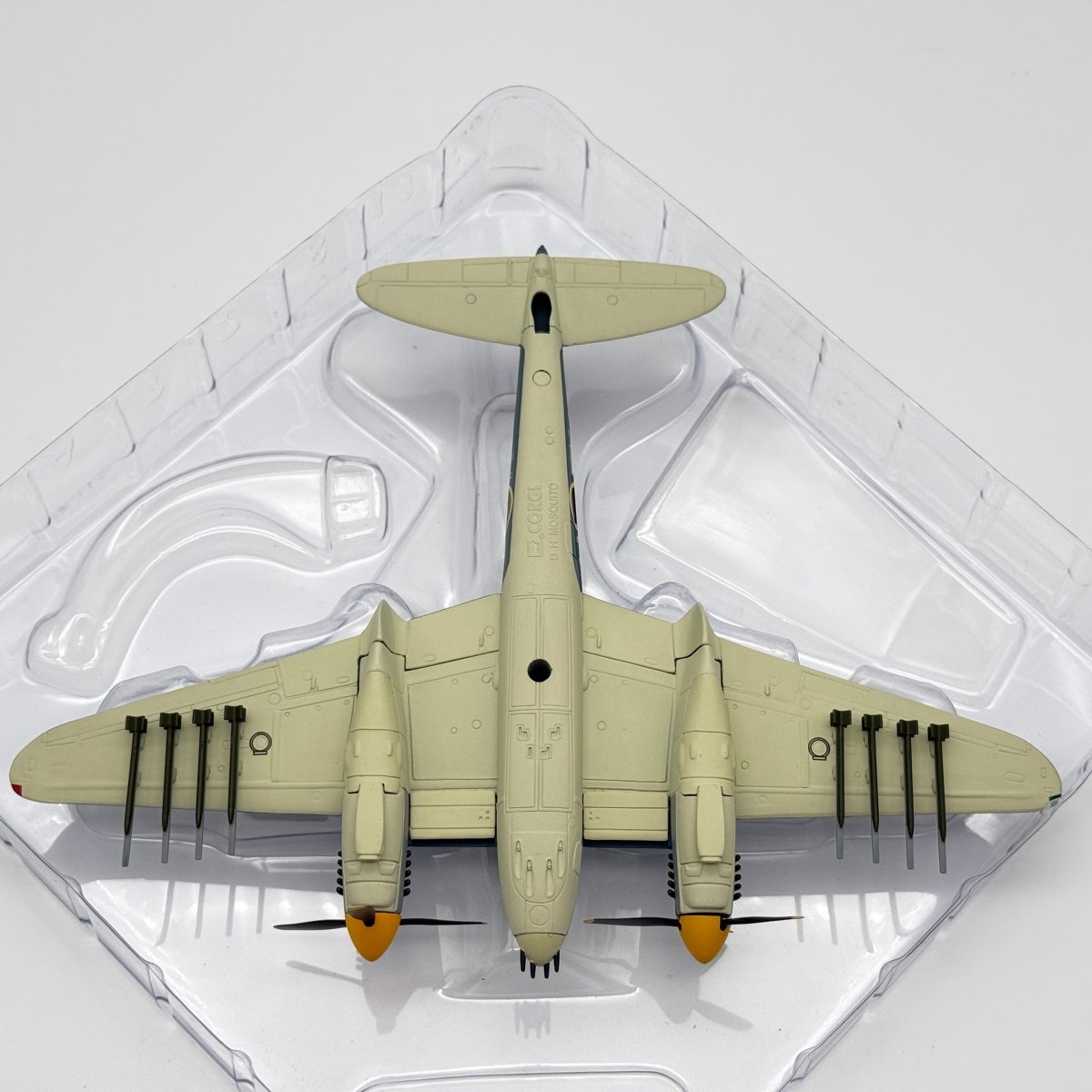 Corgi AA32818 1:72 de Havilland Mosquito FB.Mk VI RAF No.143 Sqn Banff 1945 - Corgi