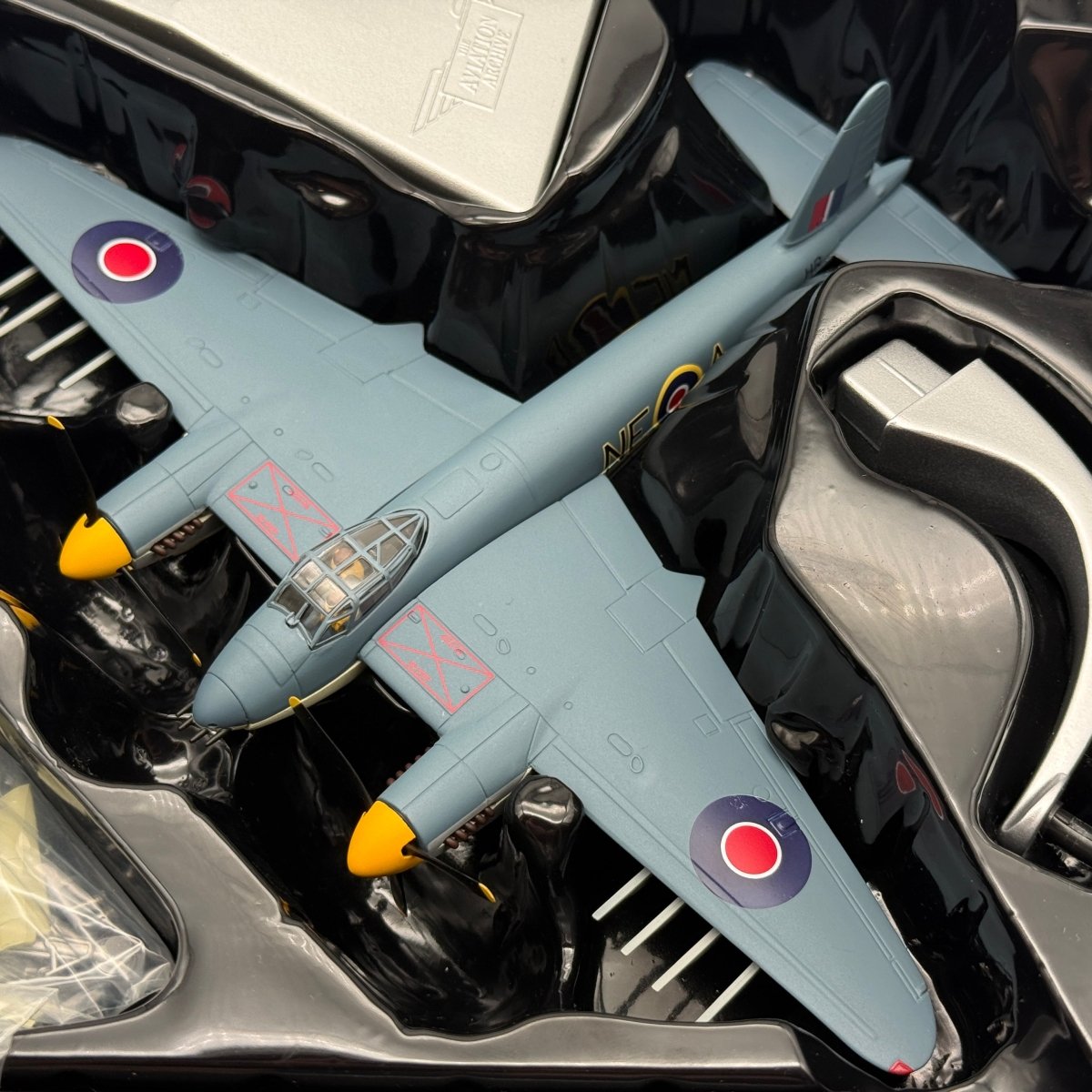 Corgi AA32818 1:72 de Havilland Mosquito FB.Mk VI RAF No.143 Sqn Banff 1945 - Corgi