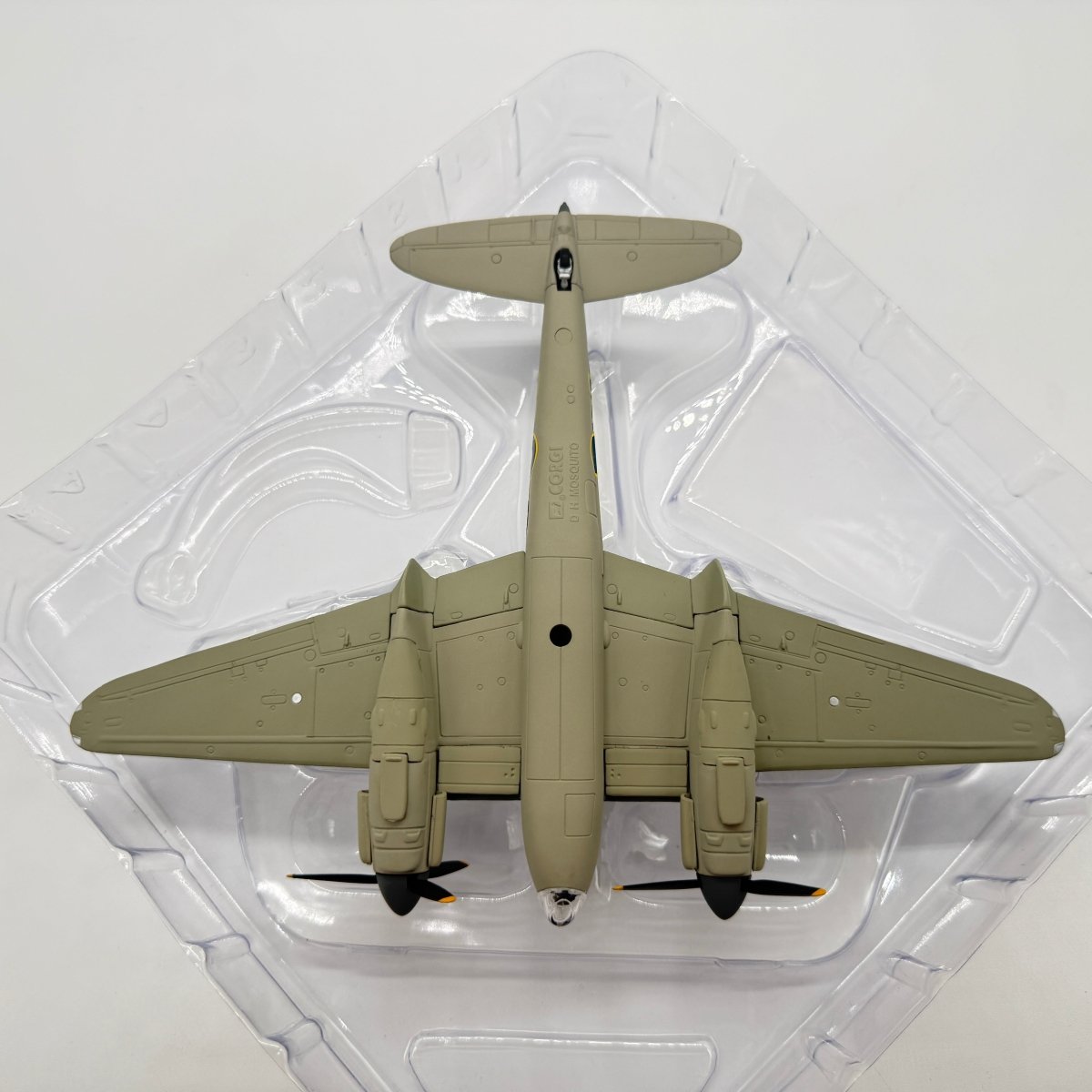 Corgi AA32820 1:72 de Havilland Mosquito B.Mk IV RAF No.105 Sqn DK296 George Parry - Corgi