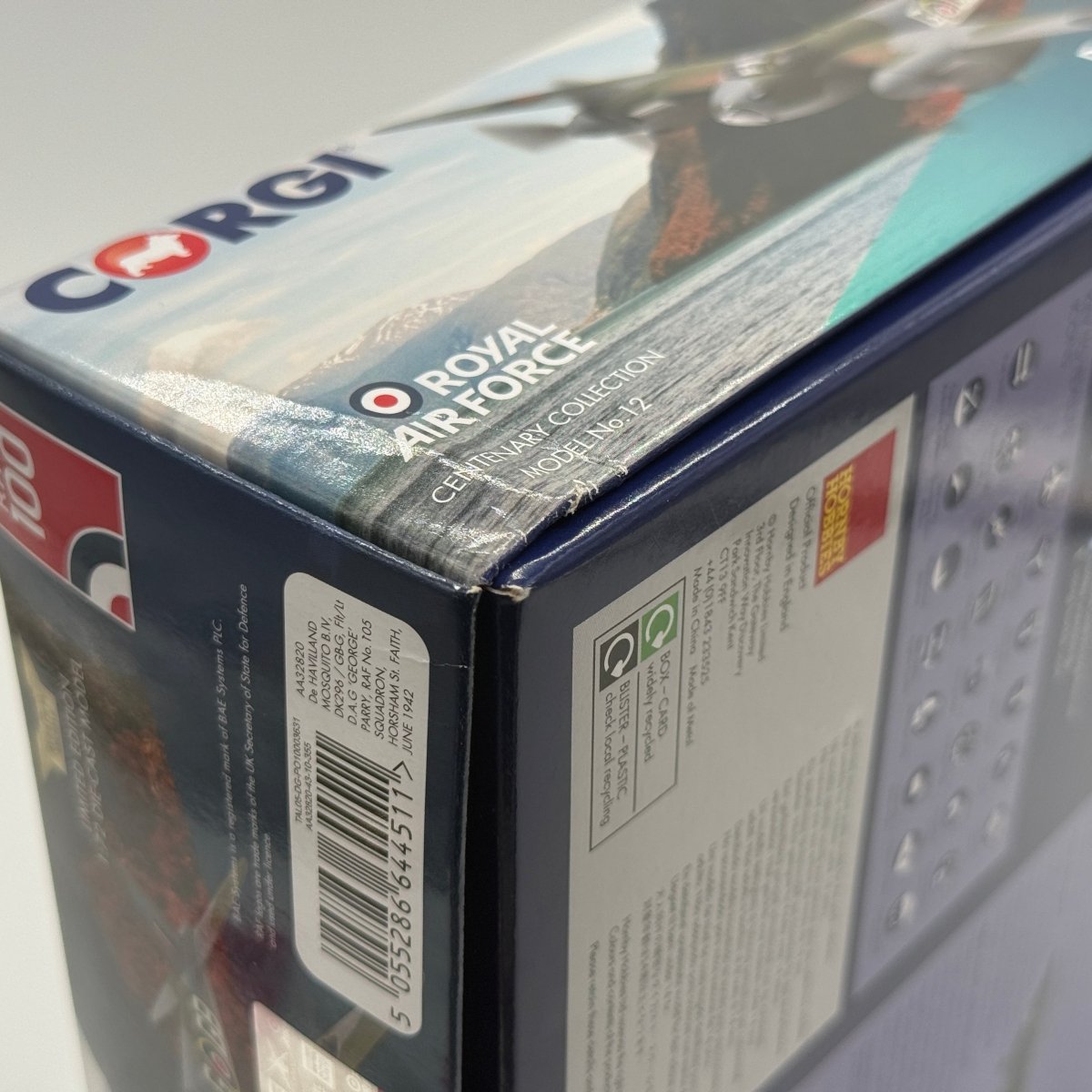 Corgi AA32820 1:72 de Havilland Mosquito B.Mk IV RAF No.105 Sqn DK296 George Parry - Corgi
