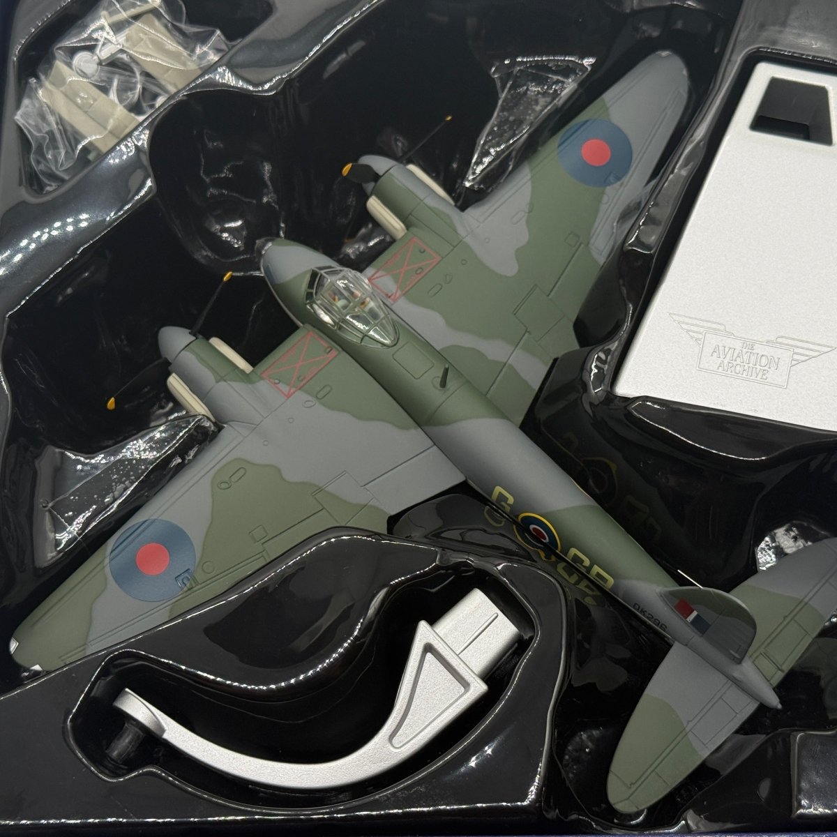 Corgi AA32820 1:72 de Havilland Mosquito B.Mk IV RAF No.105 Sqn DK296 George Parry - Corgi