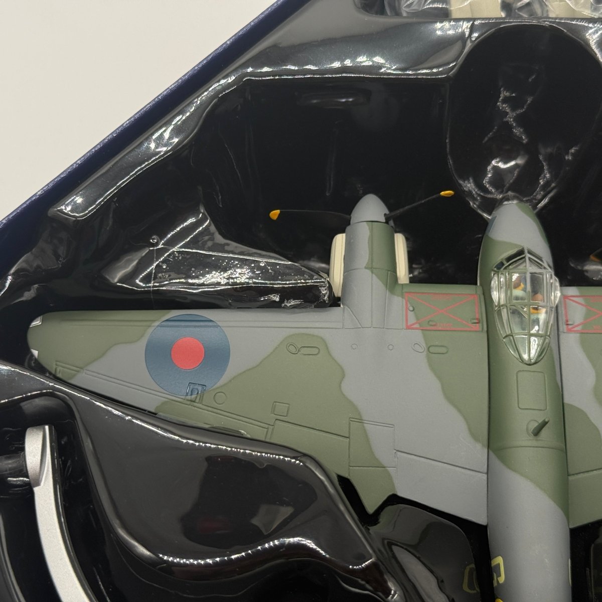 Corgi AA32820 1:72 de Havilland Mosquito B.Mk IV RAF No.105 Sqn DK296 George Parry - Corgi