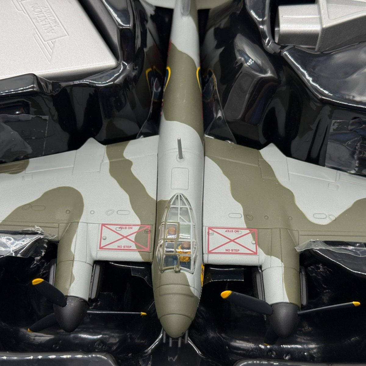 Corgi AA32821 1:72 De Havilland Mosquito FB.Mk VI RCAF No.418 Sqn Moonbeam McSwine - Corgi