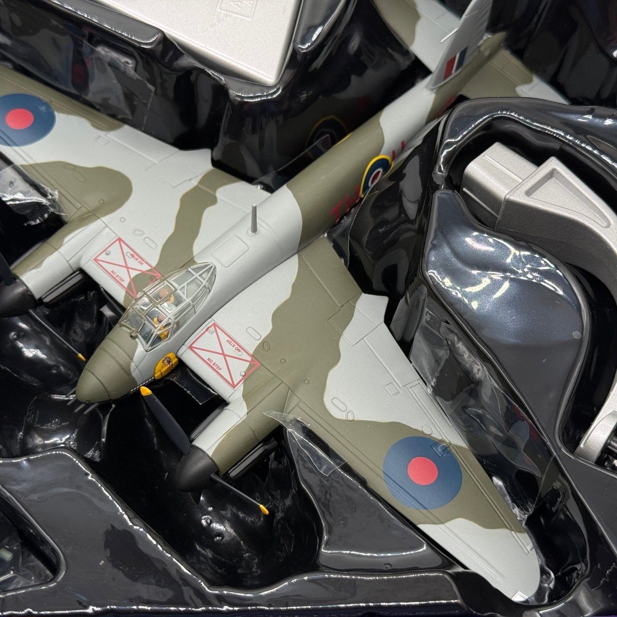 Corgi AA32821 1:72 De Havilland Mosquito FB.Mk VI RCAF No.418 Sqn Moonbeam McSwine - Corgi