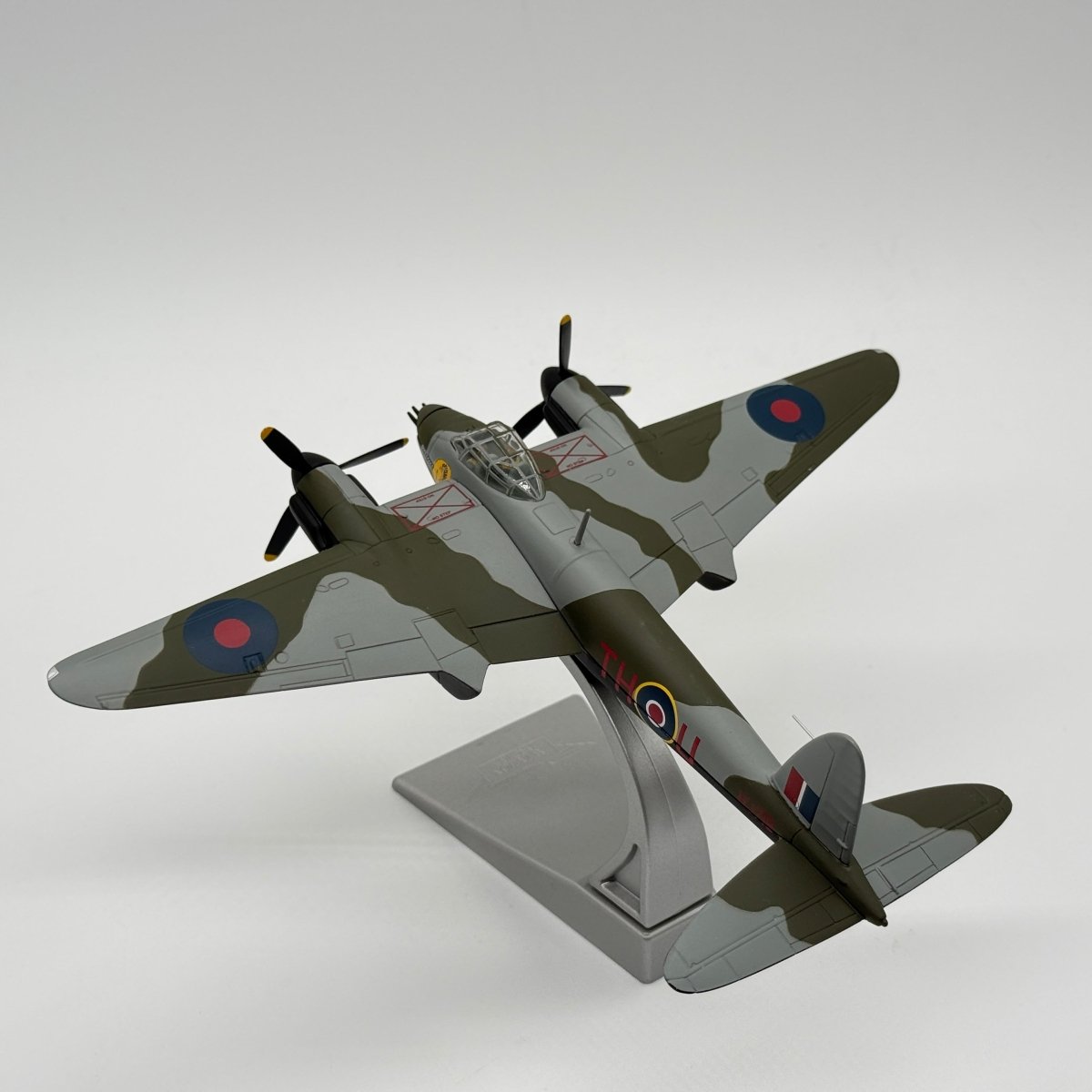 Corgi AA32821 1:72 De Havilland Mosquito FB.Mk VI RCAF No.418 Sqn Moonbeam McSwine - Corgi