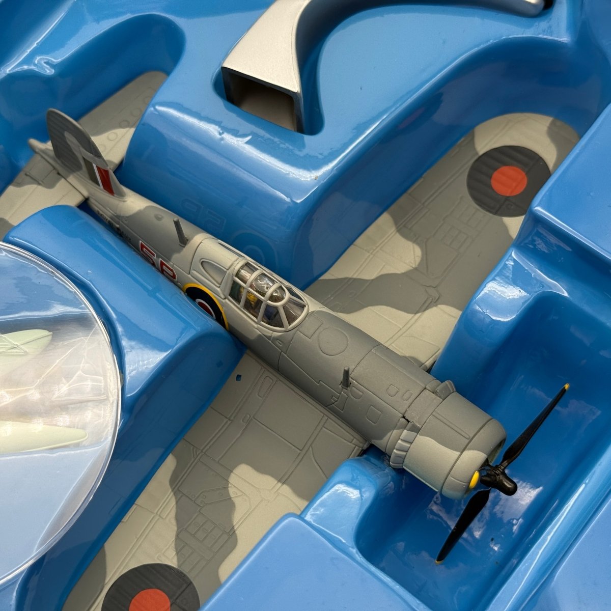 Corgi AA33003 1:72 Vought F4U Corsair RNFAA No.1835 NAS Brunswick 1943 - Corgi