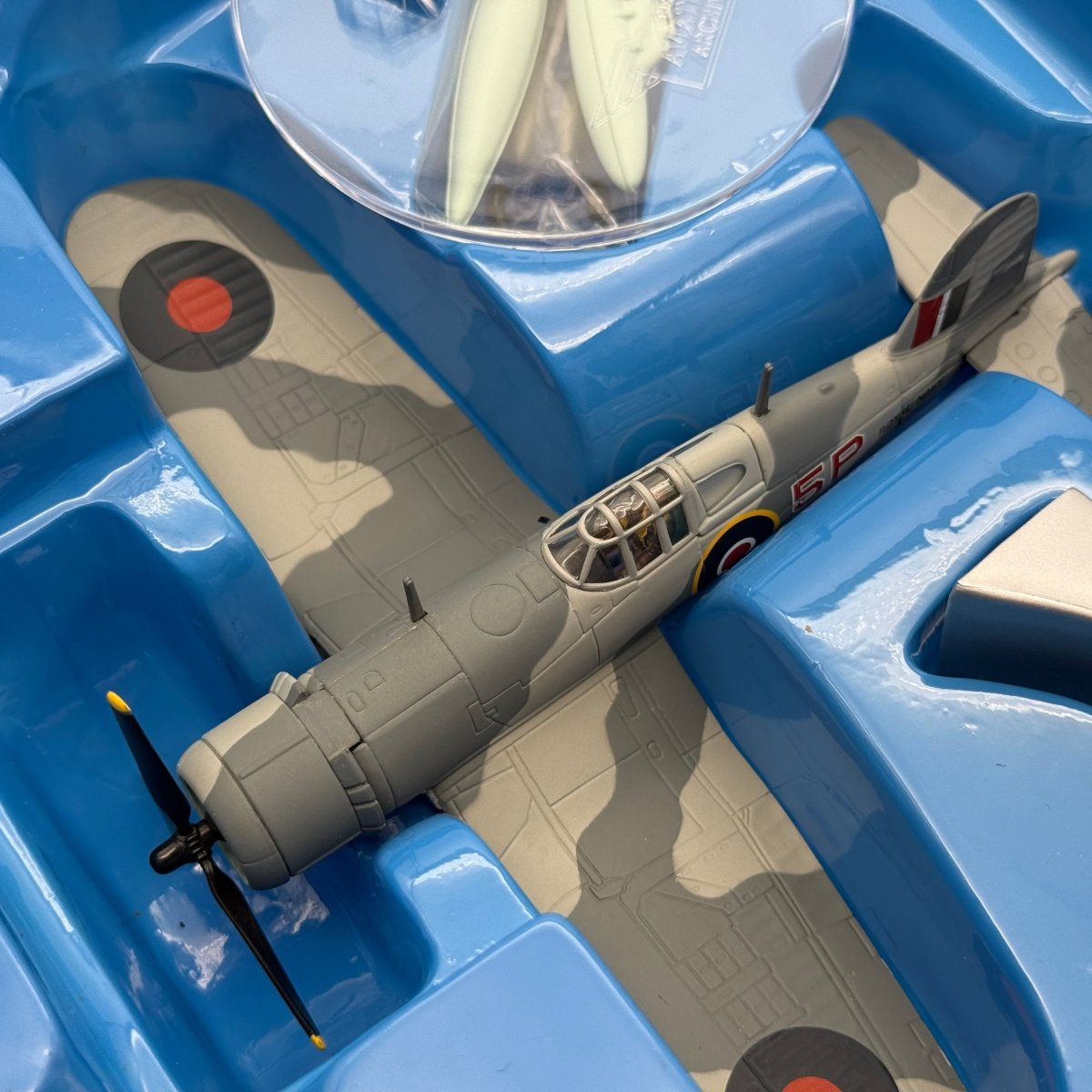 Corgi AA33003 1:72 Vought F4U Corsair RNFAA No.1835 NAS Brunswick 1943 - Corgi