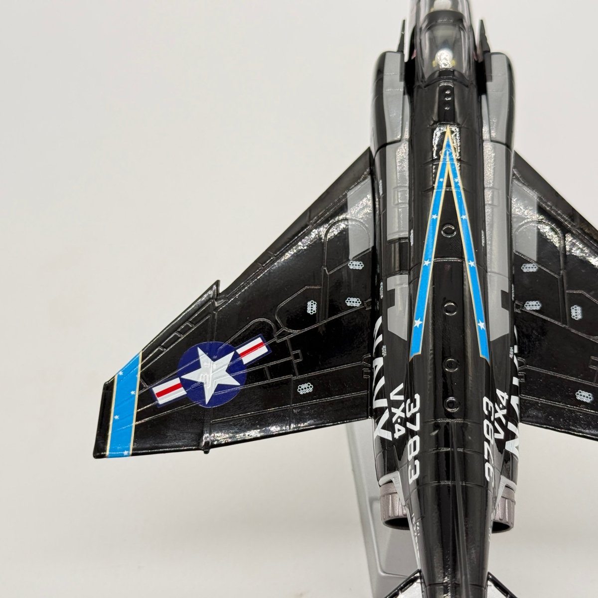 Corgi AA33205 1:72 McDonnell Douglas F-4J Phantom II US Navy VX-4 Vandy 1 Black Bunny NAS Point Mugu 1969 - Corgi