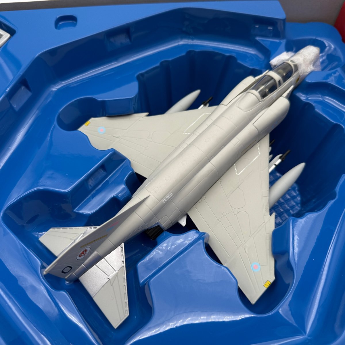 Corgi AA33210 1:72 McDonnell Douglas F - 4J Phantom II RAF No.74 Sqn ZE360 1986 - Corgi