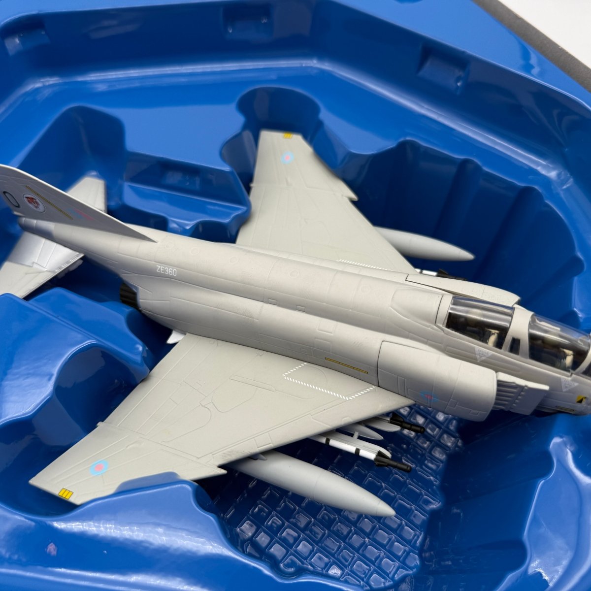 Corgi AA33210 1:72 McDonnell Douglas F - 4J Phantom II RAF No.74 Sqn ZE360 1986 - Corgi