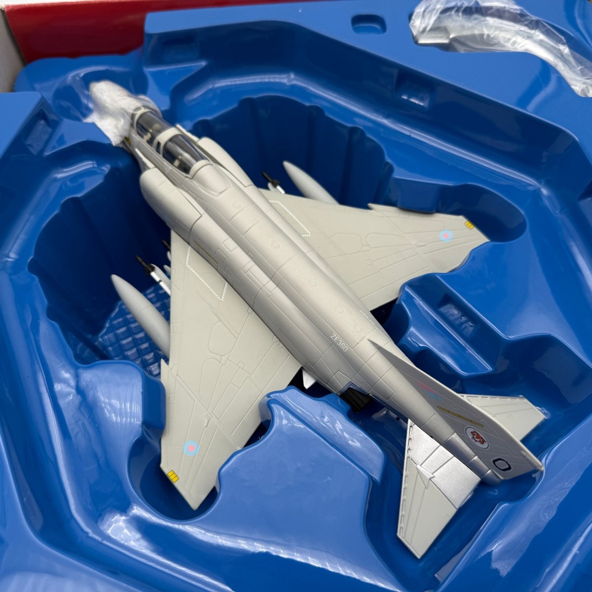 Corgi AA33210 1:72 McDonnell Douglas F - 4J Phantom II RAF No.74 Sqn ZE360 1986 - Corgi
