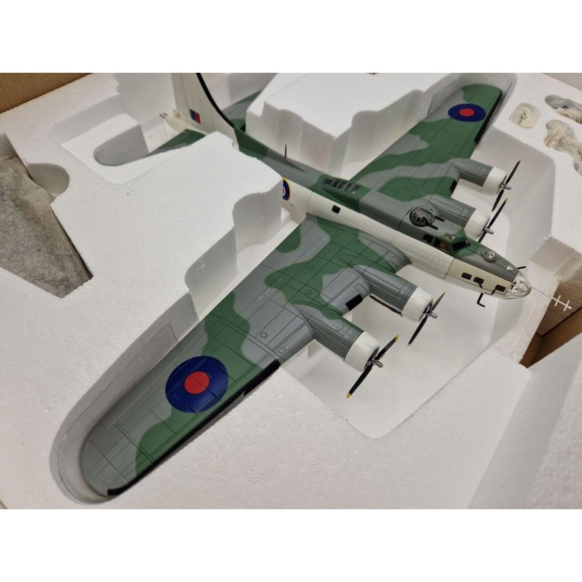 Corgi Aviation Archive 1:72 Boeing B - 17 Fortress IIA FL459, No220 Sq RAF Coastal AA33303 - Corgi
