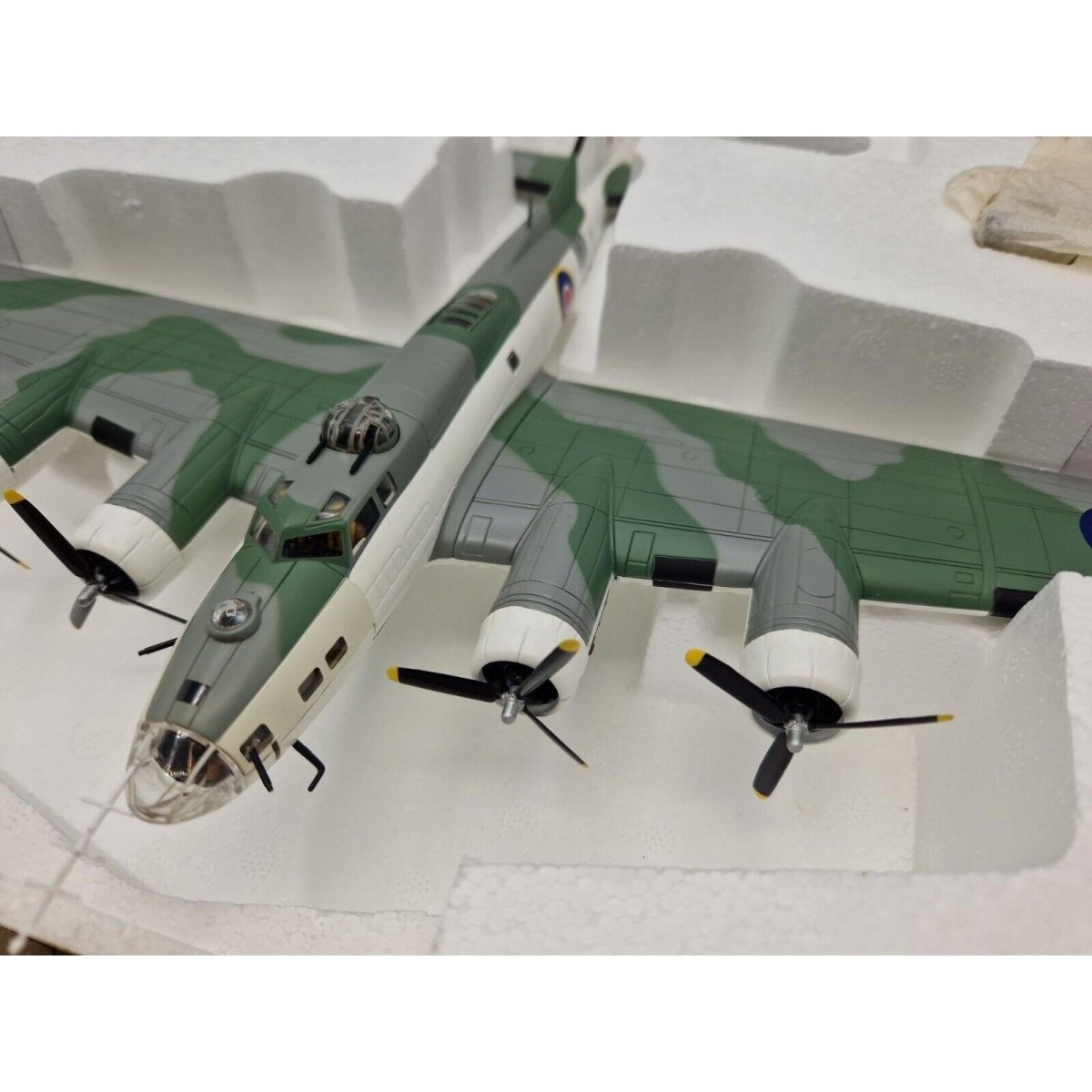 Corgi Aviation Archive 1:72 Boeing B - 17 Fortress IIA FL459, No220 Sq RAF Coastal AA33303 - Corgi