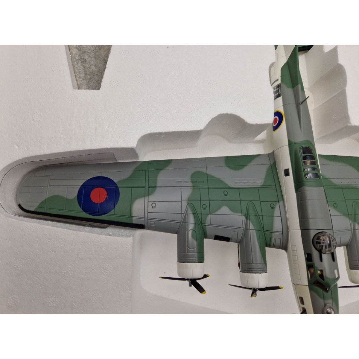 Corgi Aviation Archive 1:72 Boeing B - 17 Fortress IIA FL459, No220 Sq RAF Coastal AA33303 - Corgi