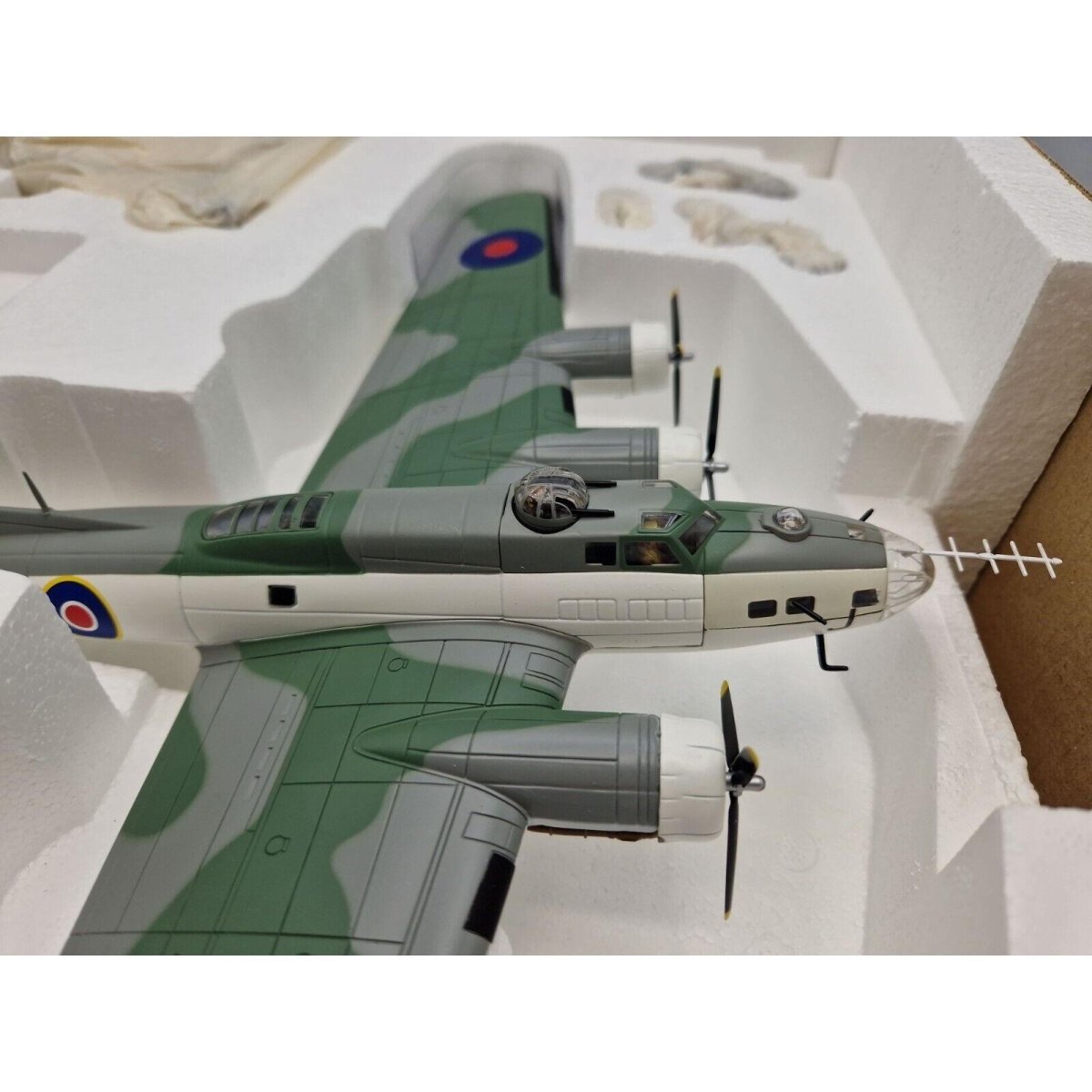 Corgi Aviation Archive 1:72 Boeing B - 17 Fortress IIA FL459, No220 Sq RAF Coastal AA33303 - Corgi