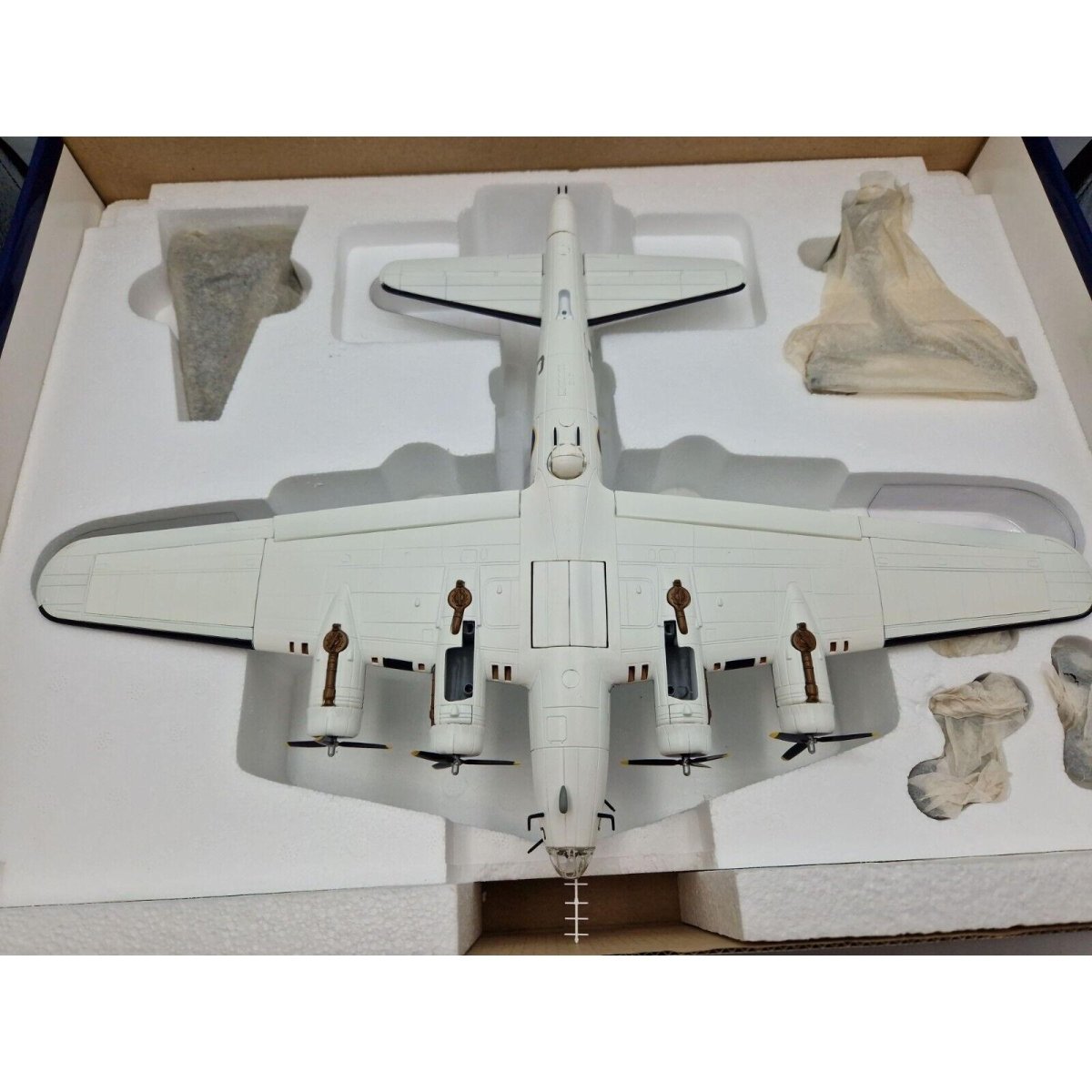 Corgi Aviation Archive 1:72 Boeing B - 17 Fortress IIA FL459, No220 Sq RAF Coastal AA33303 - Corgi