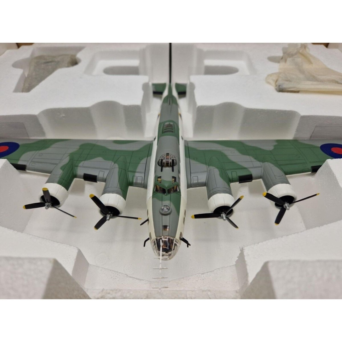 Corgi Aviation Archive 1:72 Boeing B - 17 Fortress IIA FL459, No220 Sq RAF Coastal AA33303 - Corgi