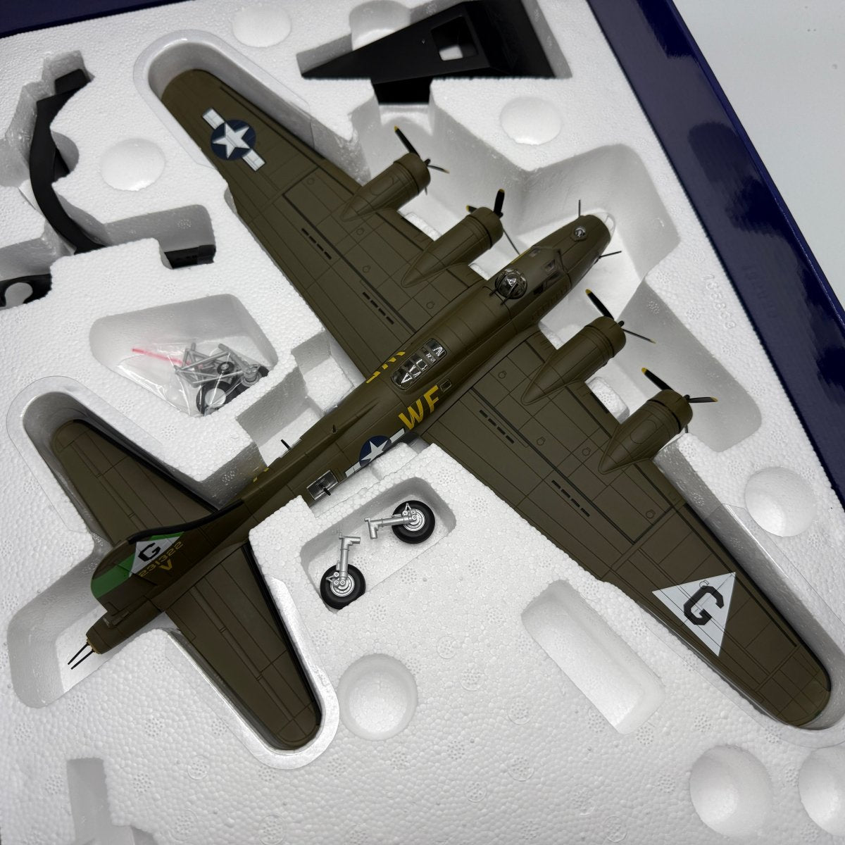 Corgi AA33319 1:72 Boeing B-17G Flying Fortress USAAF 305th BG Mi Amigo WWII 1944 - Corgi