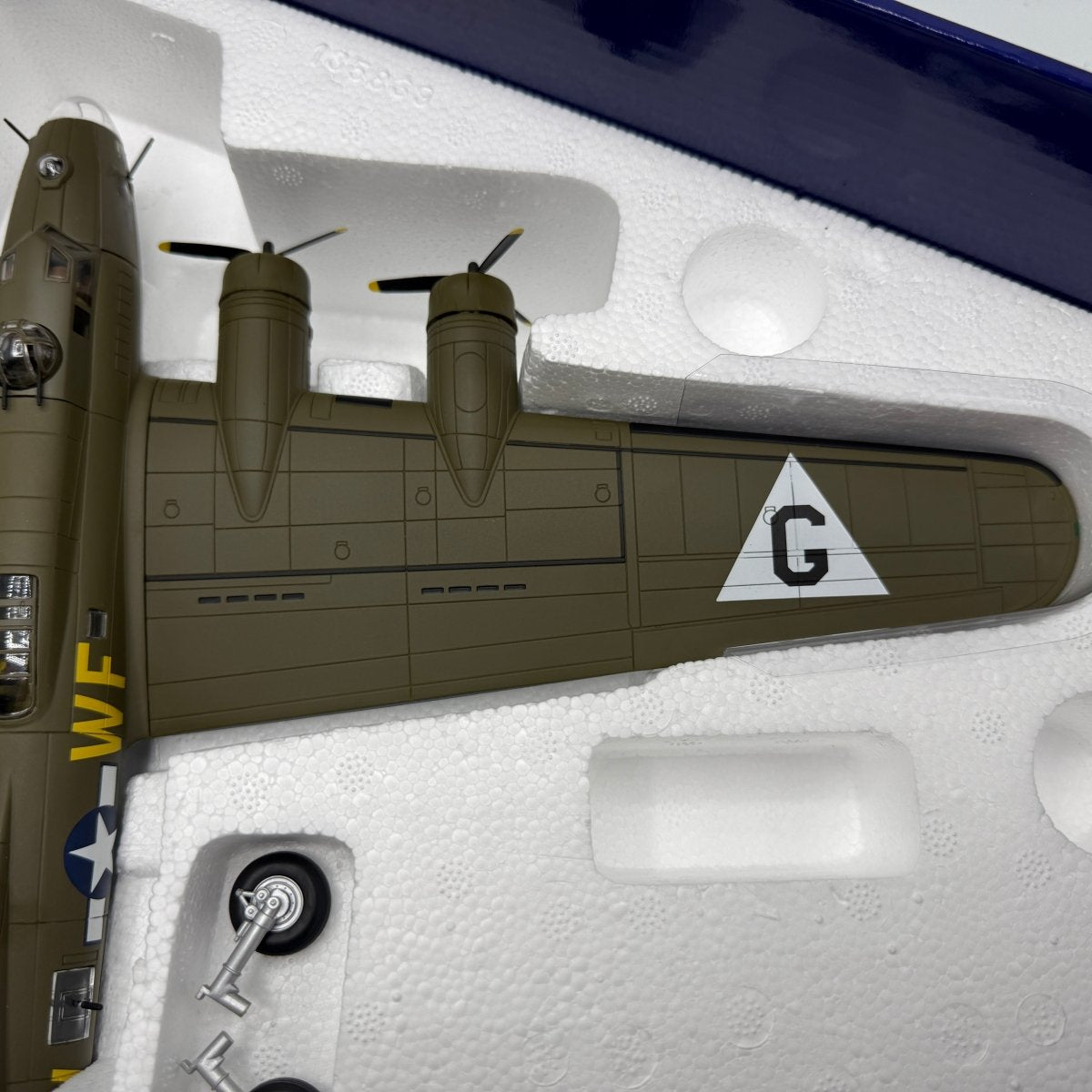 Corgi AA33319 1:72 Boeing B-17G Flying Fortress USAAF 305th BG Mi Amigo WWII 1944 - Corgi