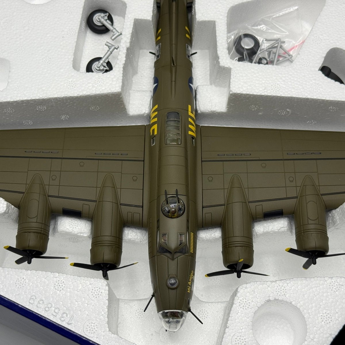 Corgi AA33319 1:72 Boeing B-17G Flying Fortress USAAF 305th BG Mi Amigo WWII 1944 - Corgi