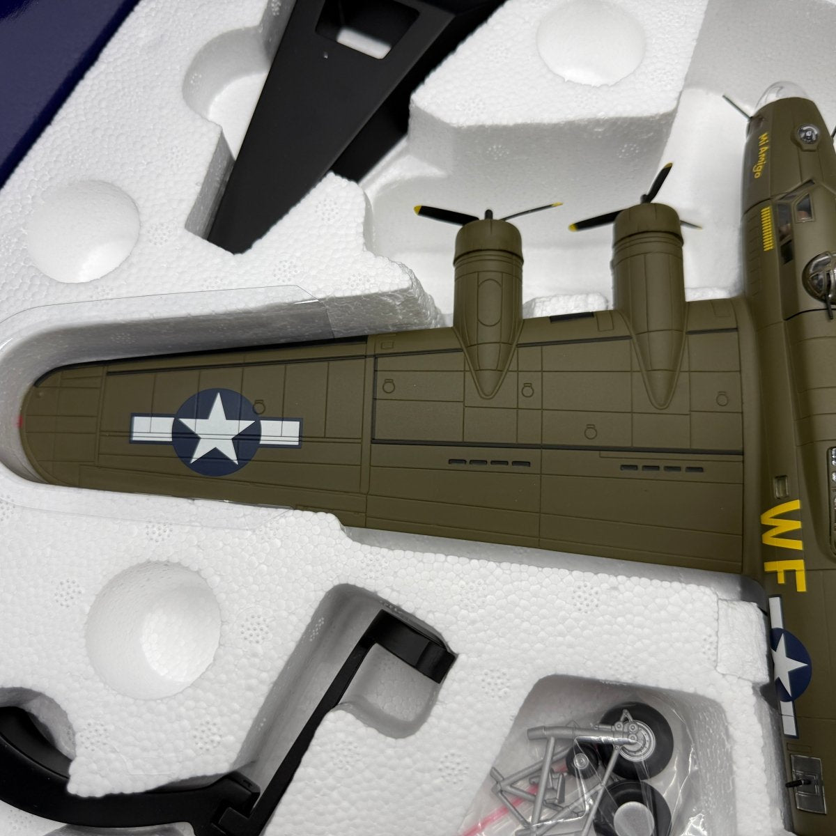 Corgi AA33319 1:72 Boeing B-17G Flying Fortress USAAF 305th BG Mi Amigo WWII 1944 - Corgi