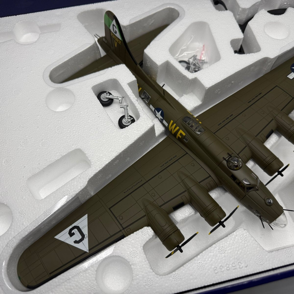 Corgi AA33319 1:72 Boeing B-17G Flying Fortress USAAF 305th BG Mi Amigo WWII 1944 - Corgi