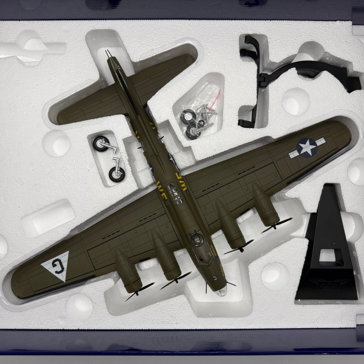 Corgi AA33319 1:72 Boeing B-17G Flying Fortress USAAF 305th BG Mi Amigo WWII 1944 - Corgi