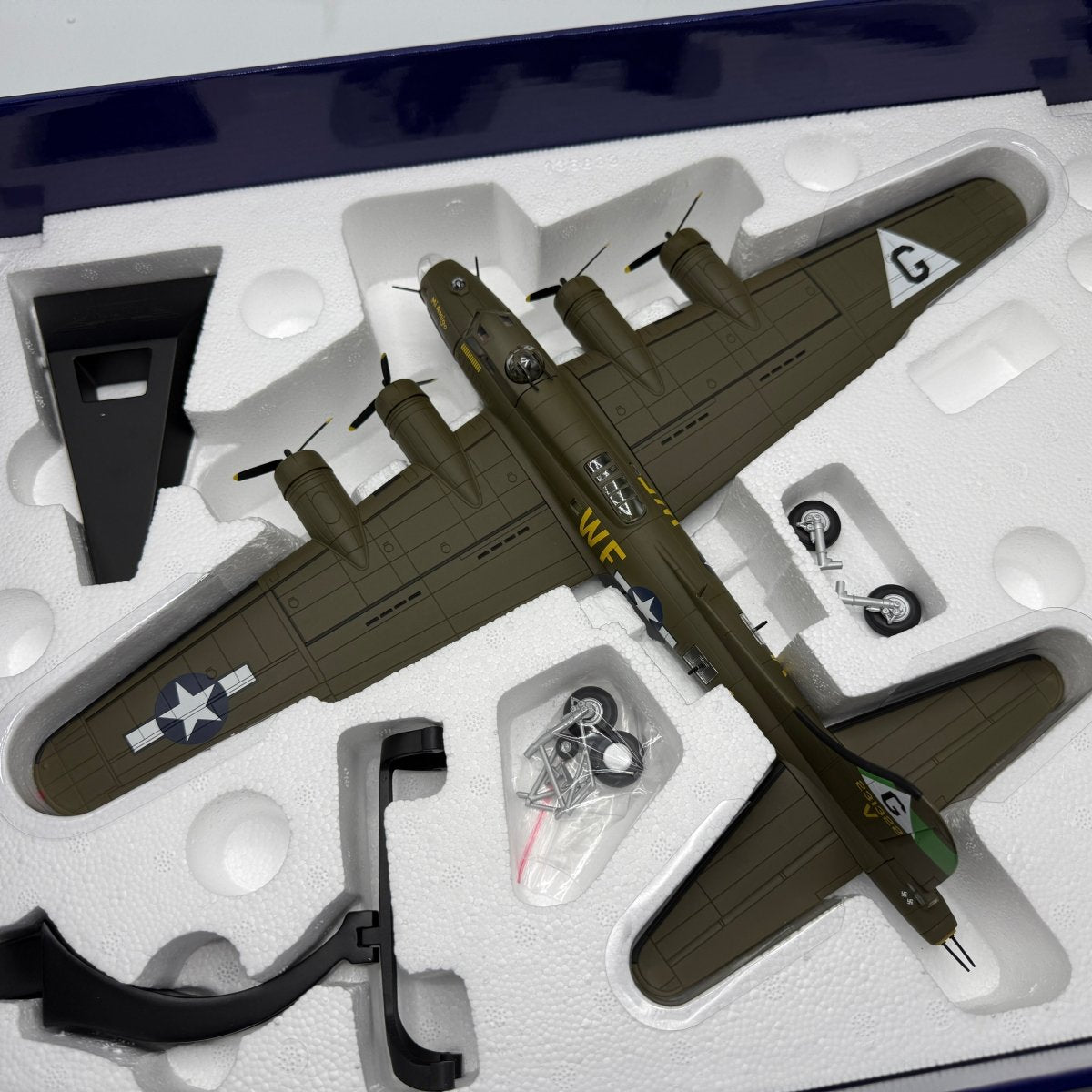 Corgi AA33319 1:72 Boeing B-17G Flying Fortress USAAF 305th BG Mi Amigo WWII 1944 - Corgi