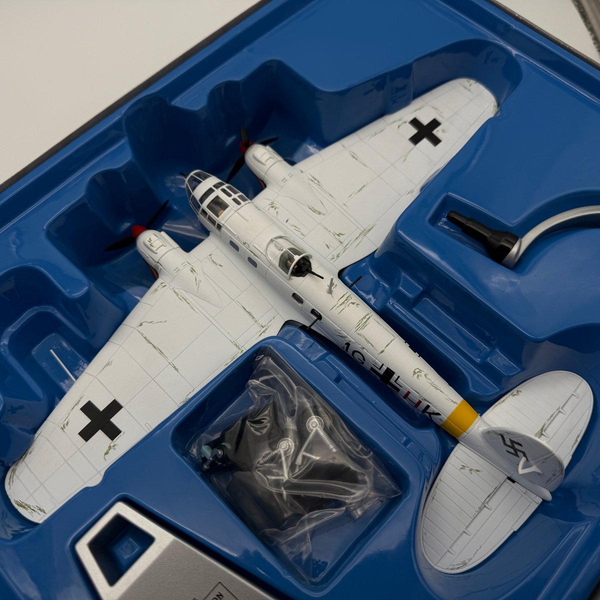 Corgi AA33705 1:72 Heinkel He 111H-6 1G+HK II./KG 27 USSR January 1943 - Corgi