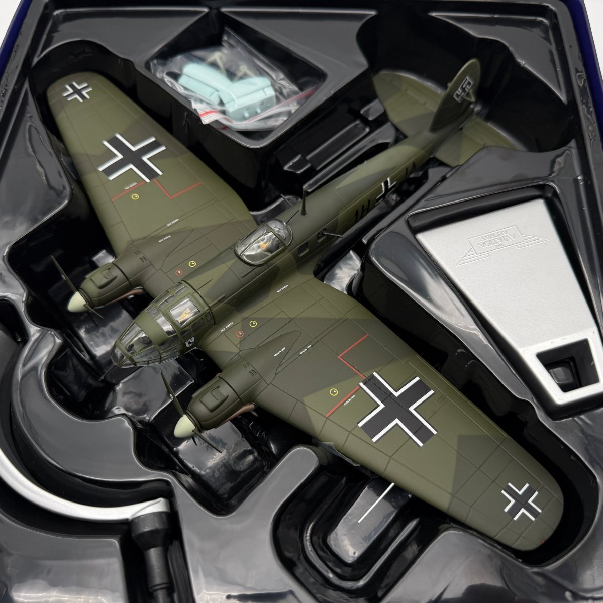 Corgi AA33717 1:72 Heinkel He 111H-2 1H+JA Stab KG26 Humbie Scotland 1939 - Corgi