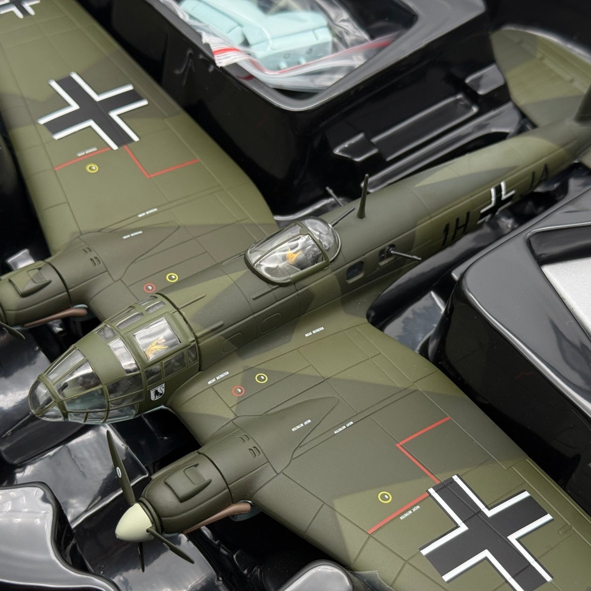 Corgi AA33717 1:72 Heinkel He 111H-2 1H+JA Stab KG26 Humbie Scotland 1939 - Corgi