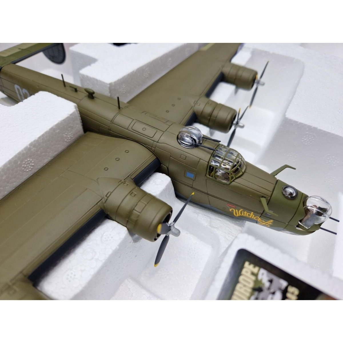 Corgi Aviation Archive 1:72 B - 24H Liberator 'WITCHCRAFT' Diecast AA34019 - Corgi