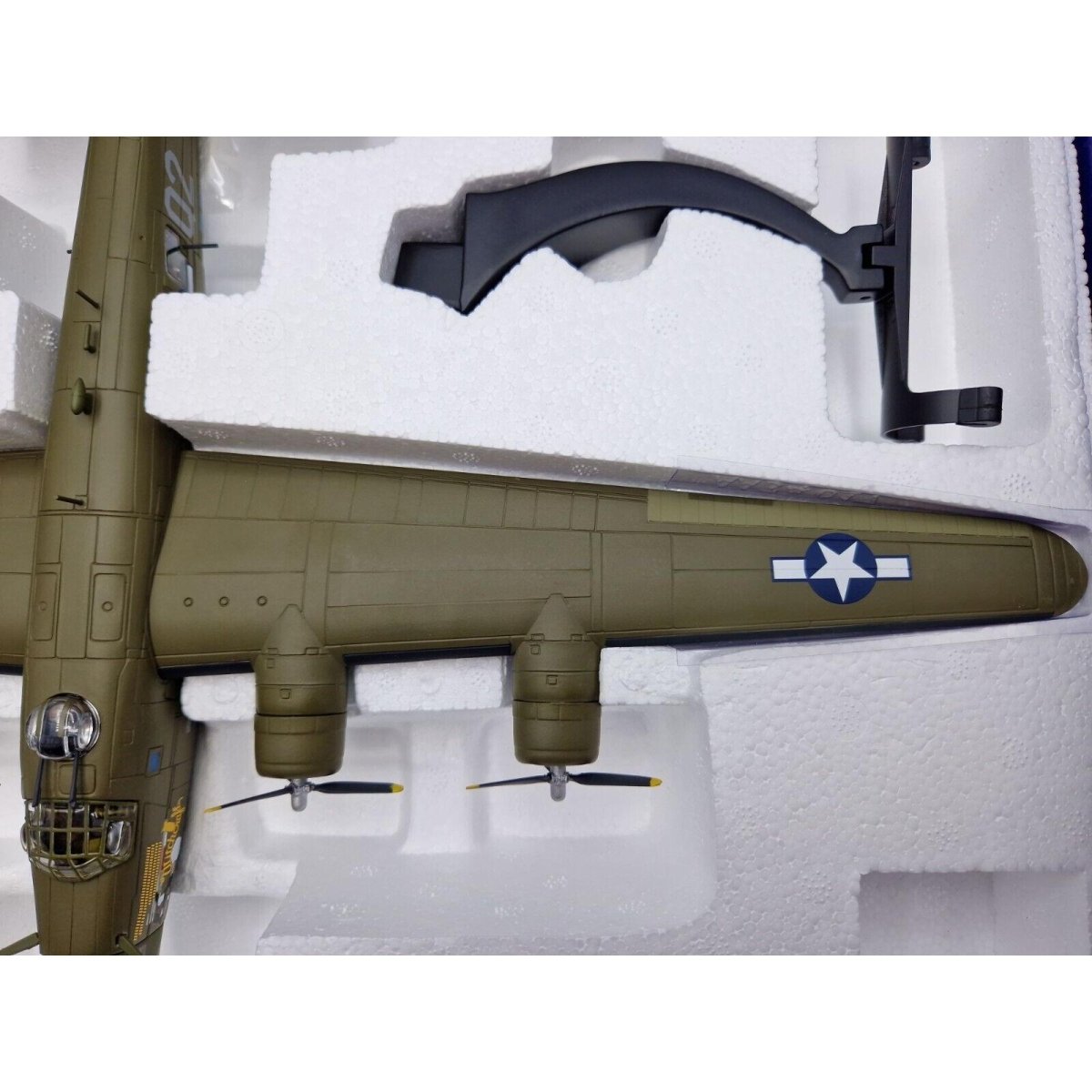 Corgi Aviation Archive 1:72 B - 24H Liberator 'WITCHCRAFT' Diecast AA34019 - Corgi