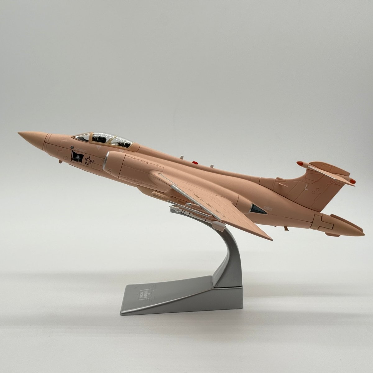Corgi AA34104 1:72 Blackburn Buccaneer S.Mk 2B RAF No.12 Sqn XX885 RAF Muharraq Gulf War 1991 - Corgi