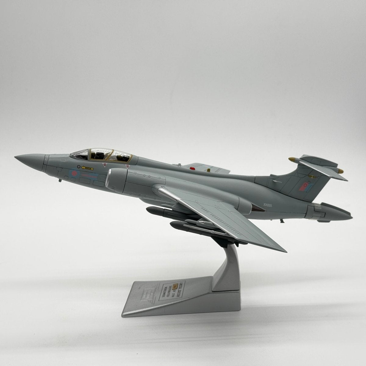 Corgi AA34105 1:72 Blackburn Buccaneer S.Mk 2B RAF No.208 Sqn XX895 RAF Lossiemouth 1993 - Corgi
