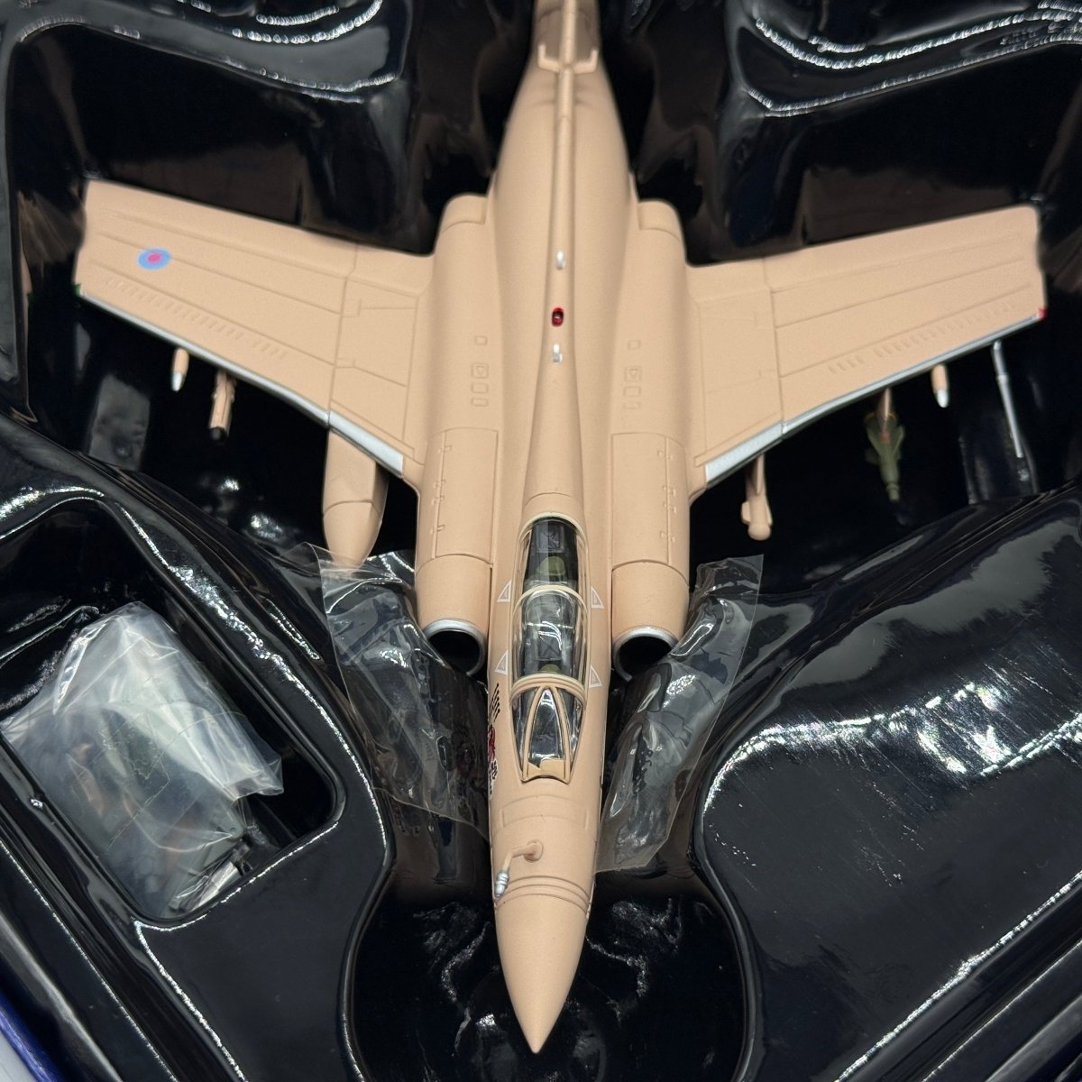 Corgi AA34112 1:72 Blackburn Buccaneer S.Mk 2B RAF No.237 OCU XW533 Miss Jolly Roger Operation Granby 1991 - Corgi