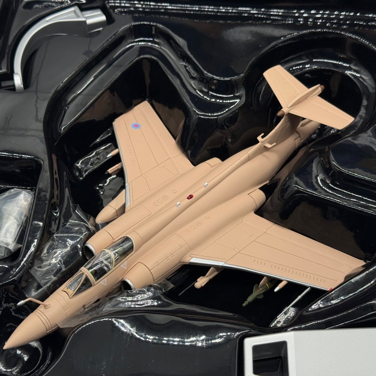 Corgi AA34112 1:72 Blackburn Buccaneer S.Mk 2B RAF No.237 OCU XW533 Miss Jolly Roger Operation Granby 1991 - Corgi