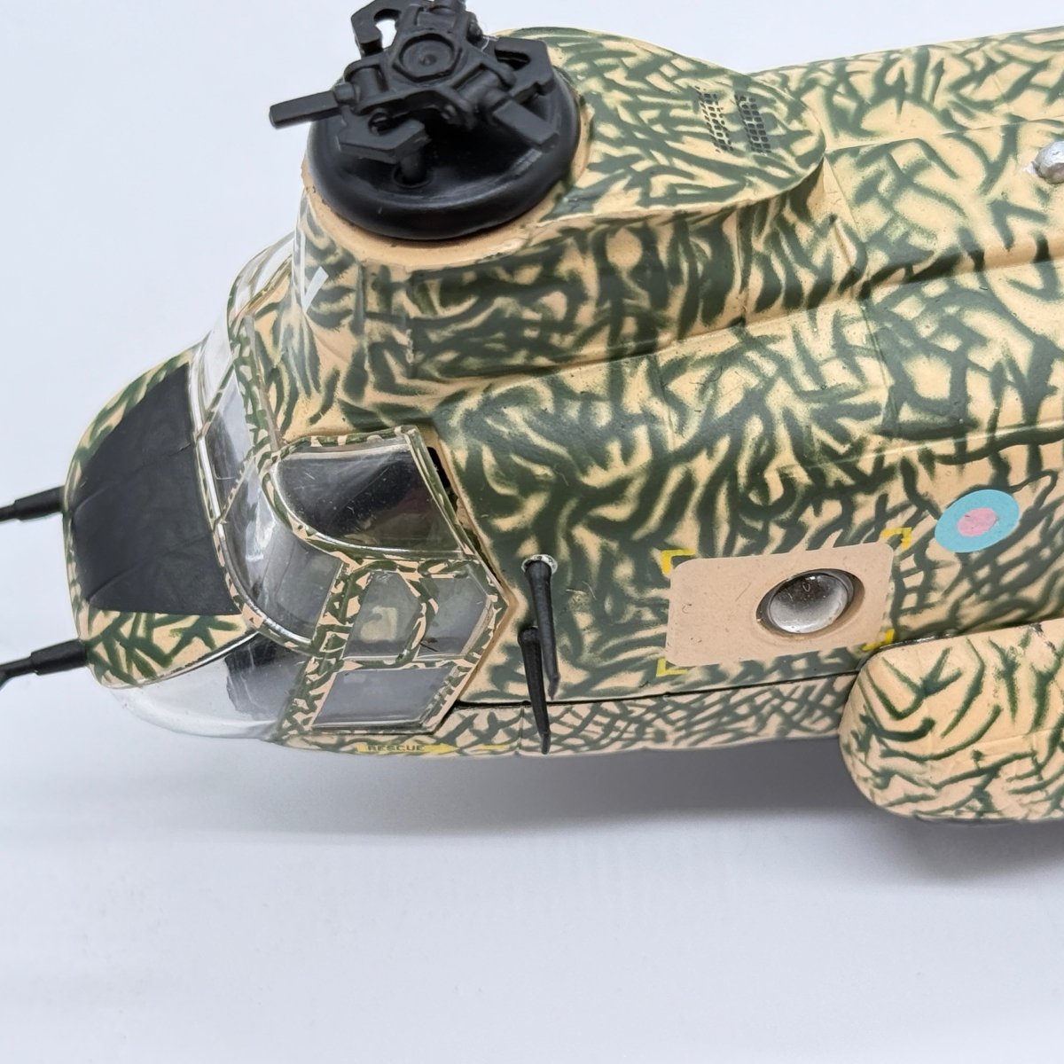 Corgi AA34209 1:72 Boeing Chinook HC.Mk 1 RAF No.7 & 18 Sqns Bravo Two Zero Saudi Arabia 1991 - Corgi