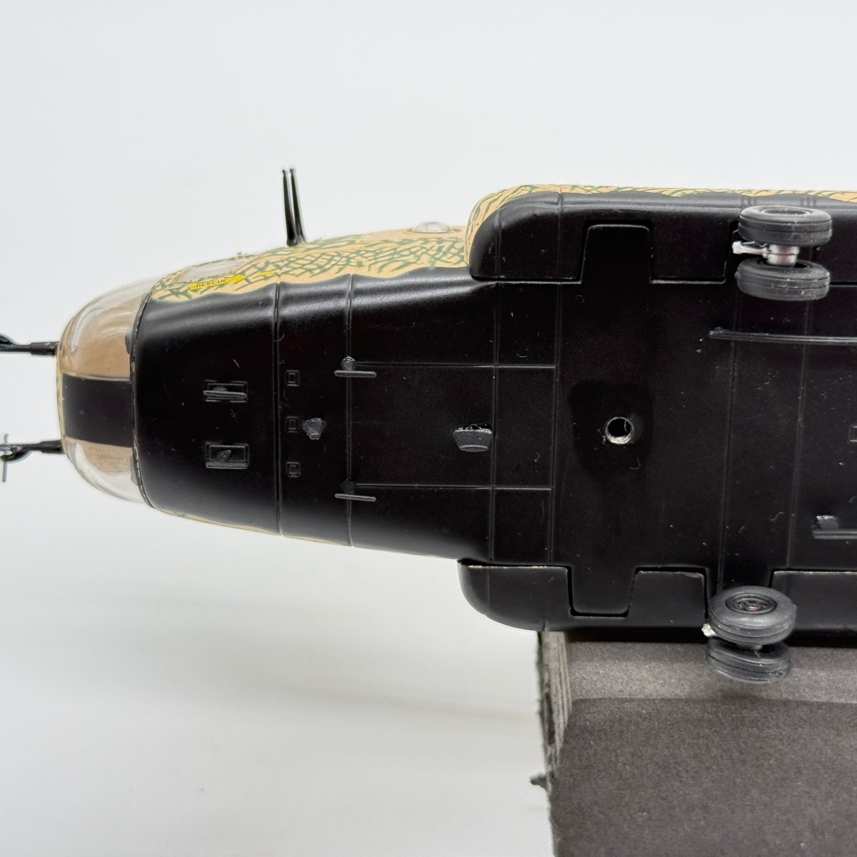 Corgi AA34209 1:72 Boeing Chinook HC.Mk 1 RAF No.7 & 18 Sqns Bravo Two Zero Saudi Arabia 1991 - Corgi