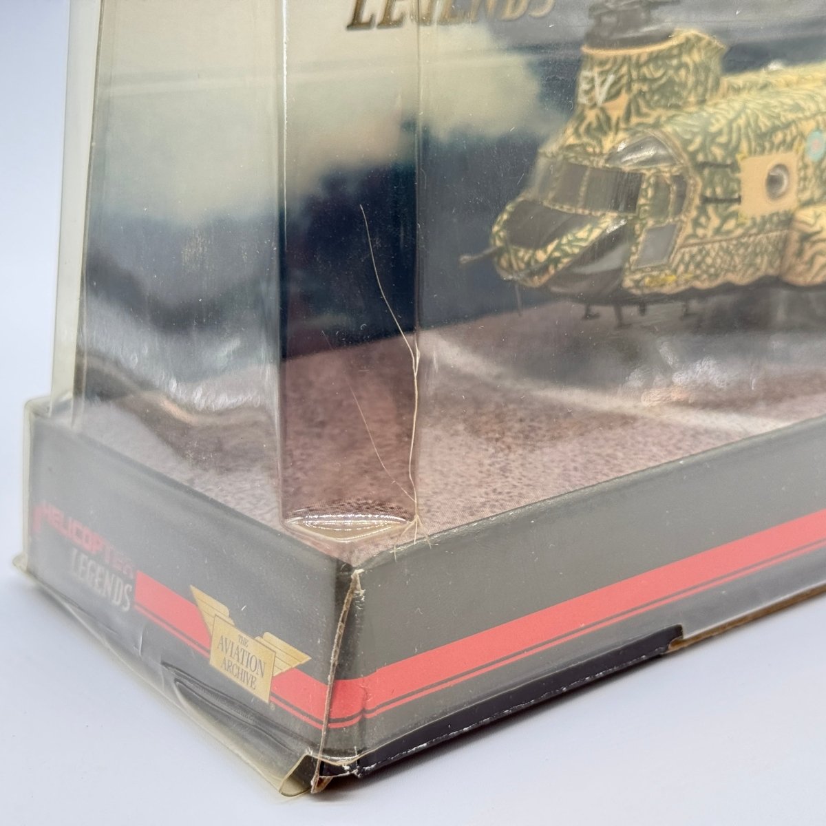 Corgi AA34209 1:72 Boeing Chinook HC.Mk 1 RAF No.7 & 18 Sqns Bravo Two Zero Saudi Arabia 1991 - Corgi