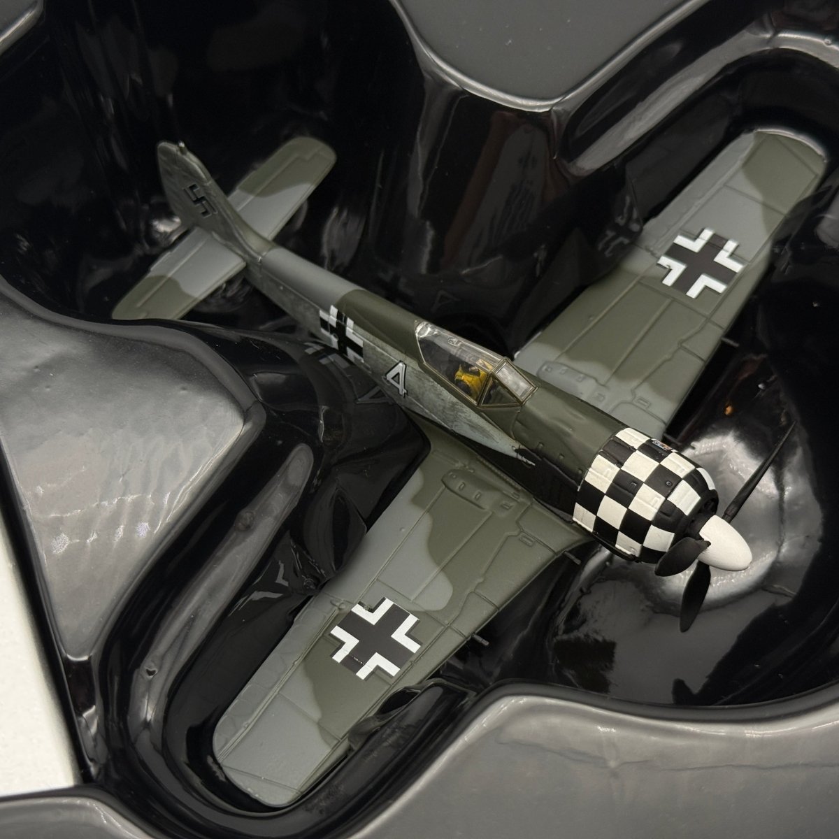 Corgi AA34313 1:72 Focke - Wulf Fw 190A Luftwaffe 1./JG 1 Schiphol 1943 - Corgi