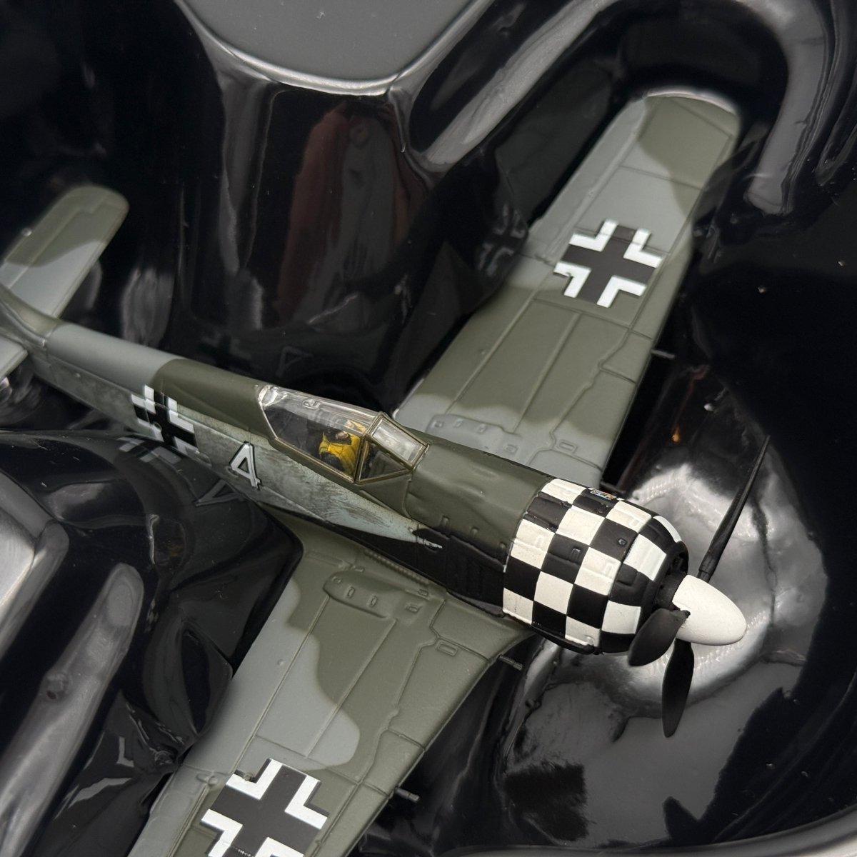 Corgi AA34313 1:72 Focke - Wulf Fw 190A Luftwaffe 1./JG 1 Schiphol 1943 - Corgi